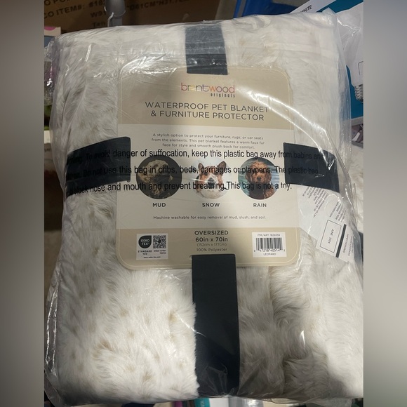 Brentwood oversized waterproof pet blanket - Picture 3 of 3